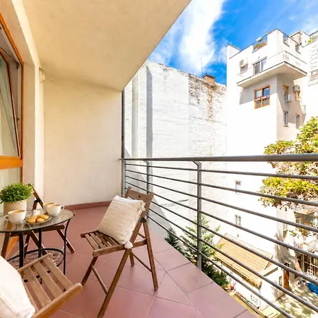 Prime - Modern 1 Bedroom With Balcony Apartment *