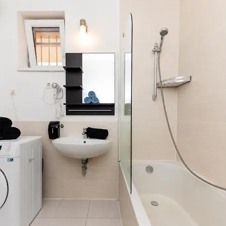 Prime - Modern 1 Bedroom With Balcony Budapesta