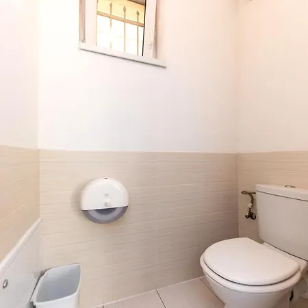 Prime - Modern 1 Bedroom With Balcony