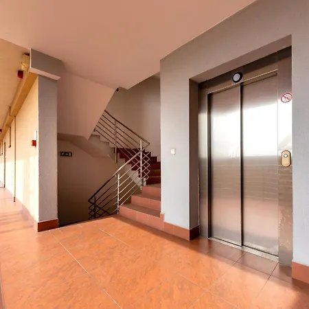 Prime - Modern 1 Bedroom With Balcony Apartment